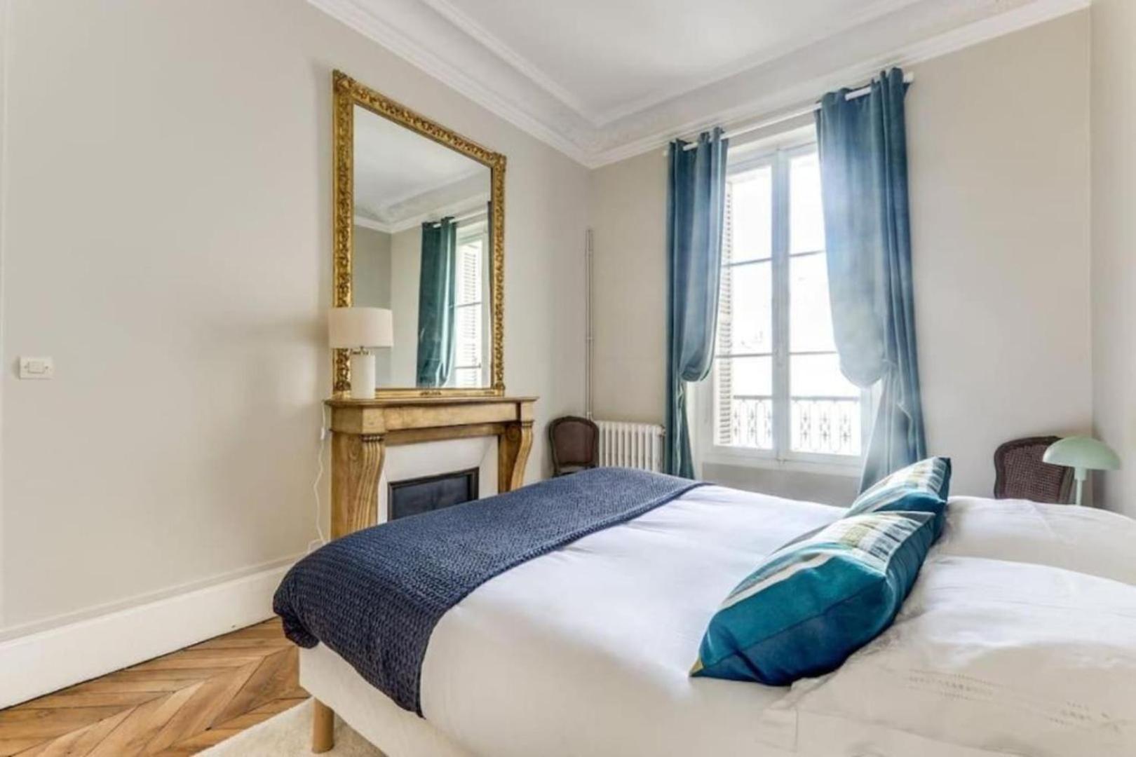 La Fleur Du Bosquet - Sumptuous- Eiffel Tower View Apartment *